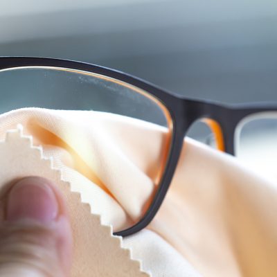 Comment éviter la buée sur les lunettes en portant un masque